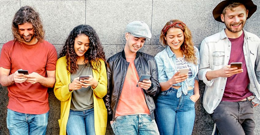 Vigyázat! Lehet, hogy az okostelefonod hizlal, és más veszélyeket is tartogat